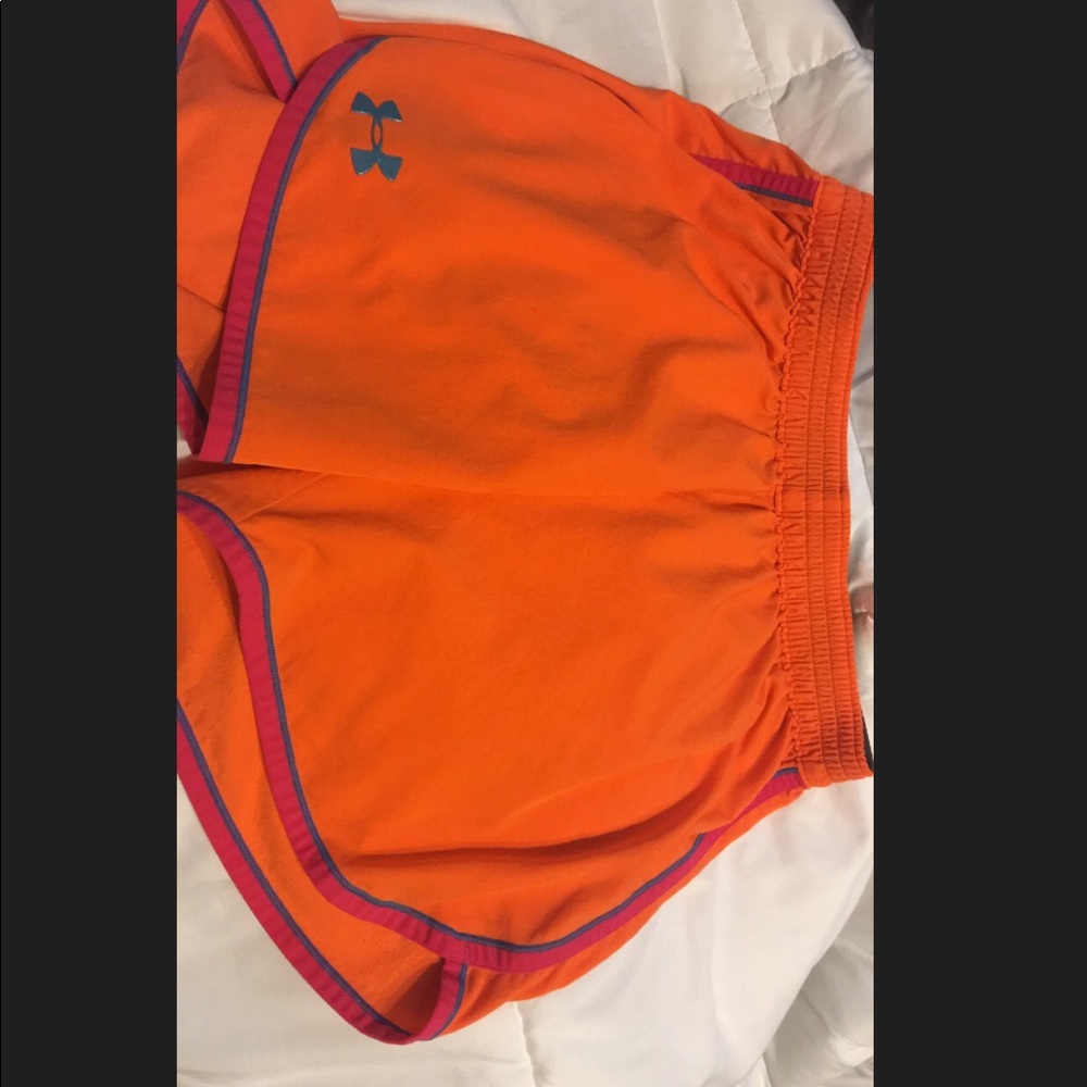 Women under Armour shorts - Picture 1 of 3